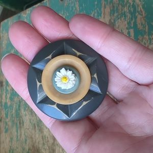 WHIMSY HOUSE I Upcycled Vintage Button Daisy Flower Brooch Pin Pendant